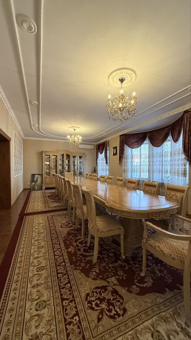 Стол со стульями