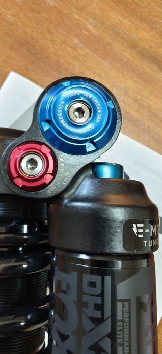 Нов FOX DHX2 Performance Elite 225x75mm Trunnion 400lbs Coil Rear Shoc