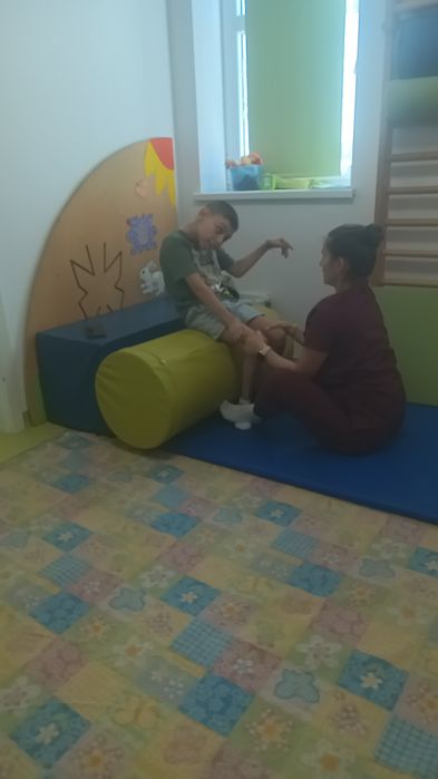 Denis are nevoie de ajutor pentru Terapii