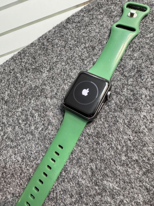 Apple Watch Series 3 (38мм) GPS + Зелена Каишка и USB-C Зарядно