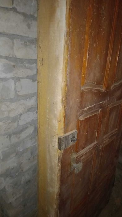 Продам дверь входную деревянную