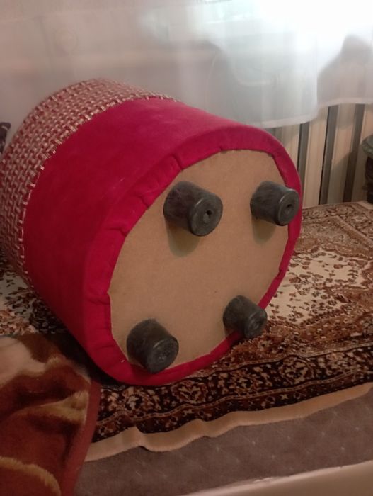 Продам пуфики  в наличии 2 шт.