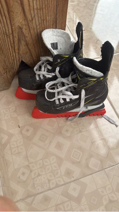 Продам детские коньки