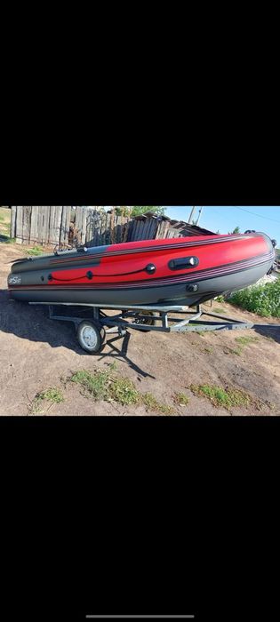 Продам лодку с мотором