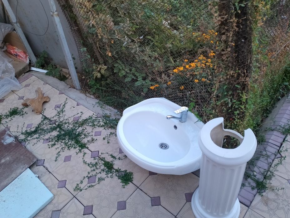 Раковина б/у с стойкой