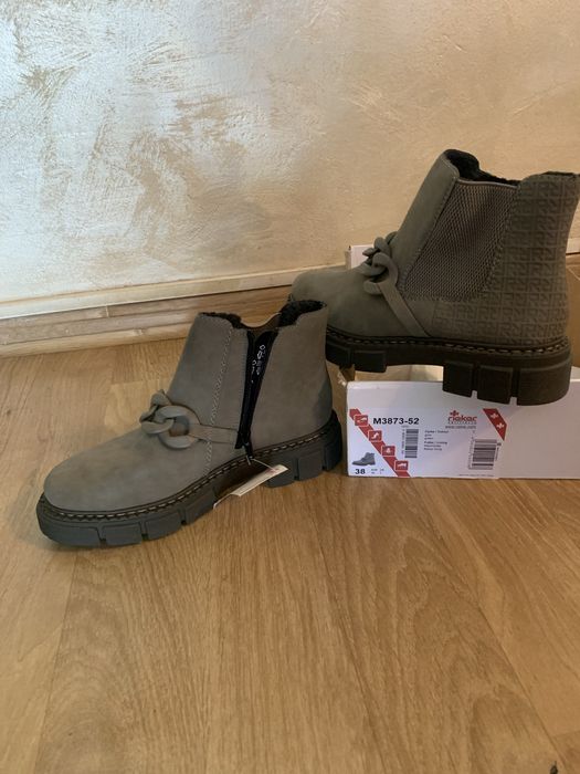 Ghete 38 Rieker, noi cu eticeta