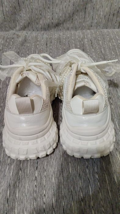 продам кроссовки