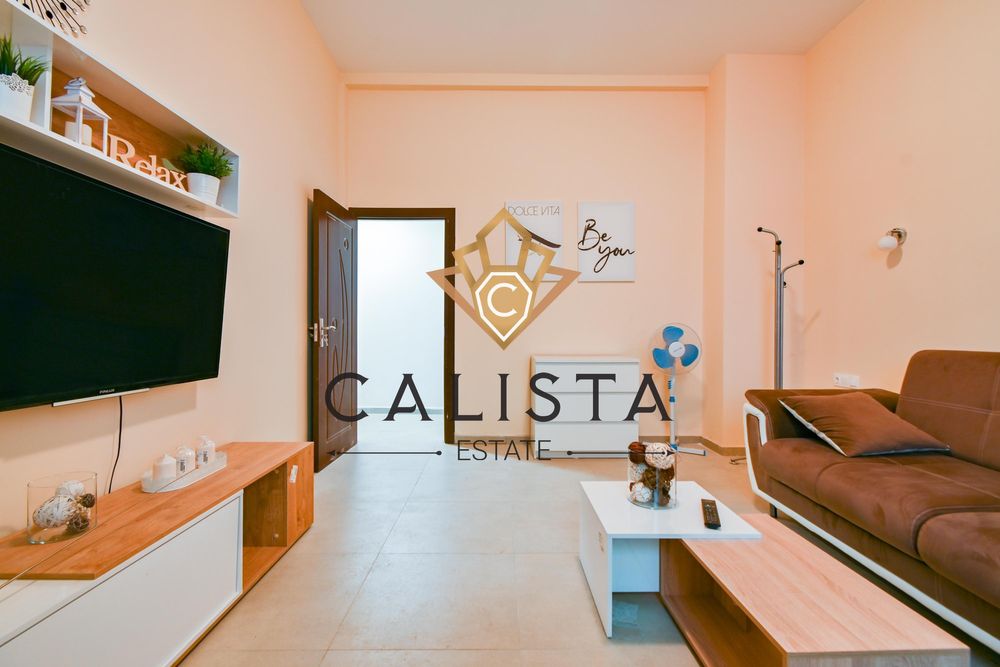 Дава се под наем Тристаен апартамент в София, Център - 110 кв.м за 1245.42 € - Снимка #2