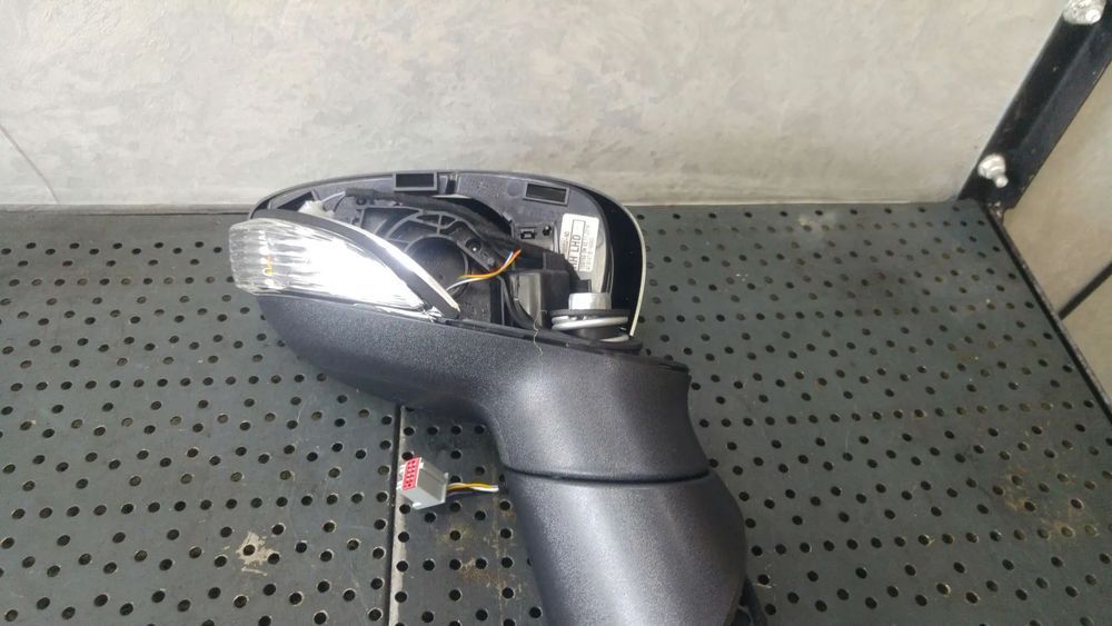 Oglinda electrica dreapta ford fiesta 6 cb1 ccn 4201022