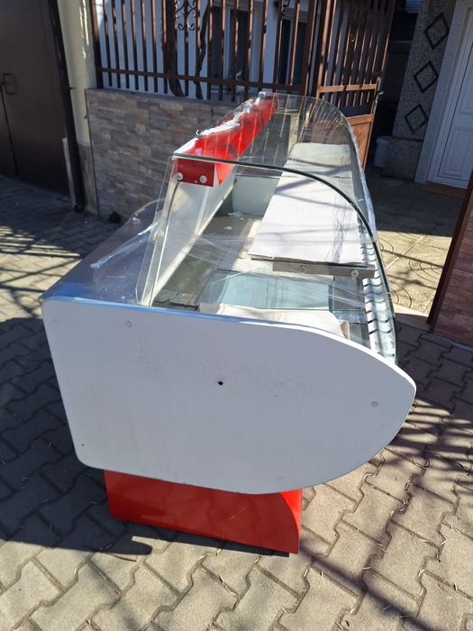 Хладилна витрина