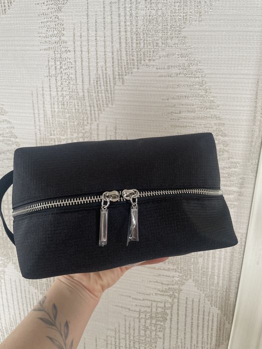 Givenchy косметичка