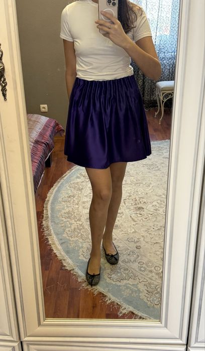 Юбки выше колена