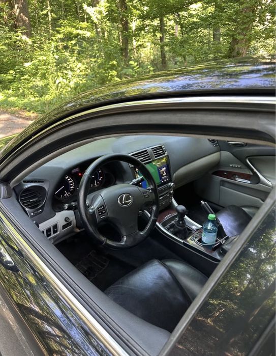 Vand/Schimb Lexus IS220D