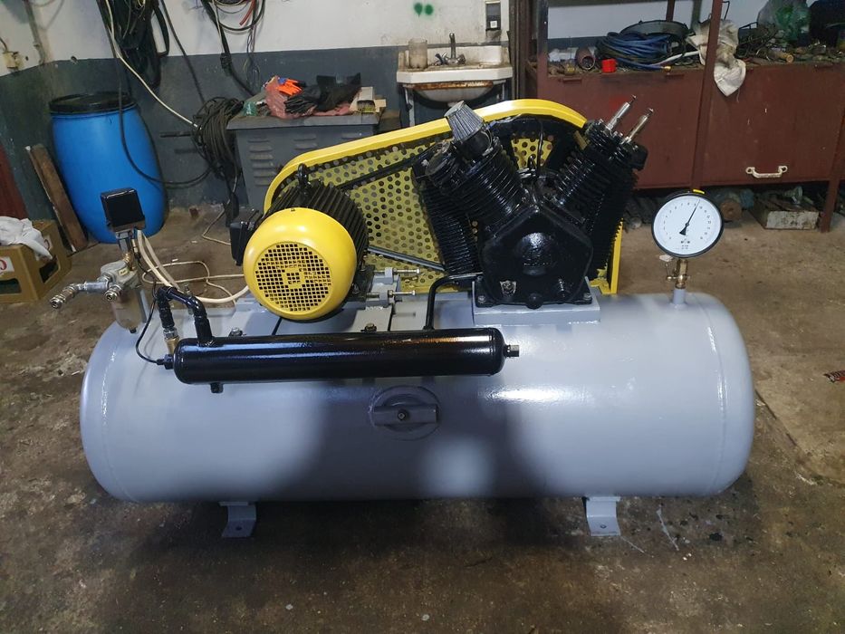 Compresor trifazic 400L ,15 bari made in Germany.L 2 metri