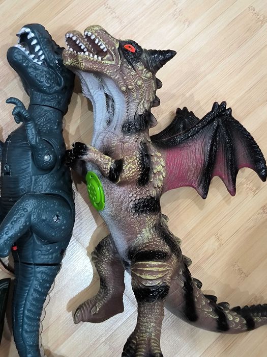 Играчки динозаври големи със звуци