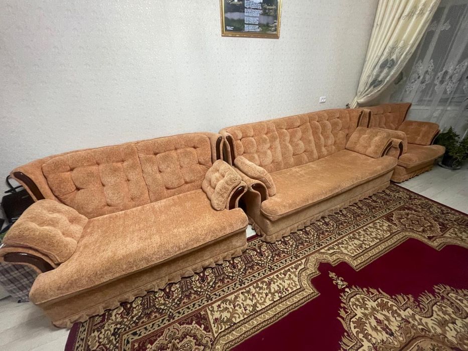 Продается диван для зала