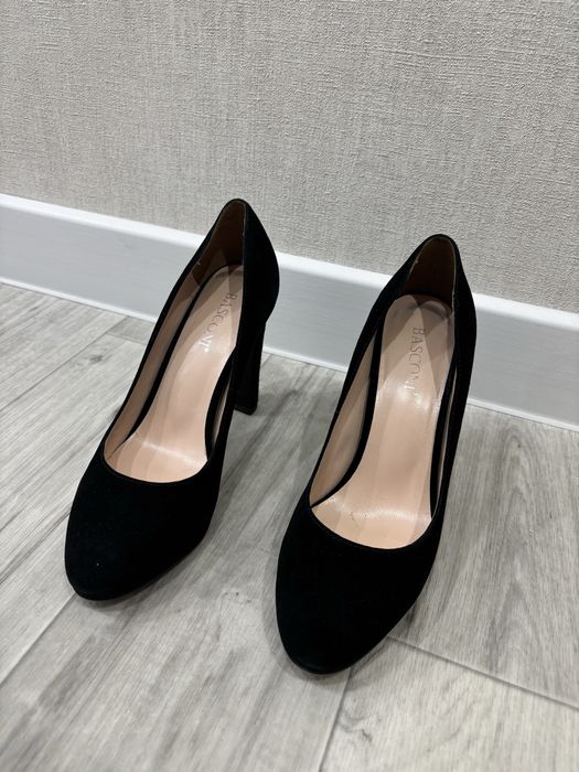 Продается женский туфли