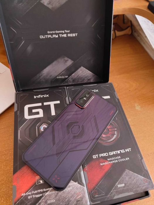 Игровой смартфон Infinix GT 30 Pro