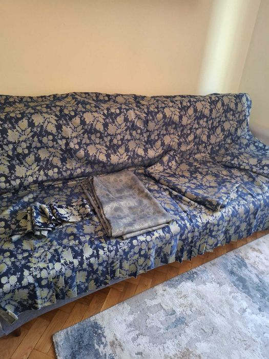 Cuvertura pat dormitor albastra cu 2 draperii de soare