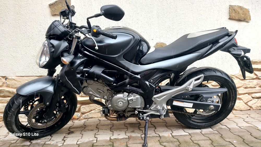 Suzuki Gladius 650  9870km