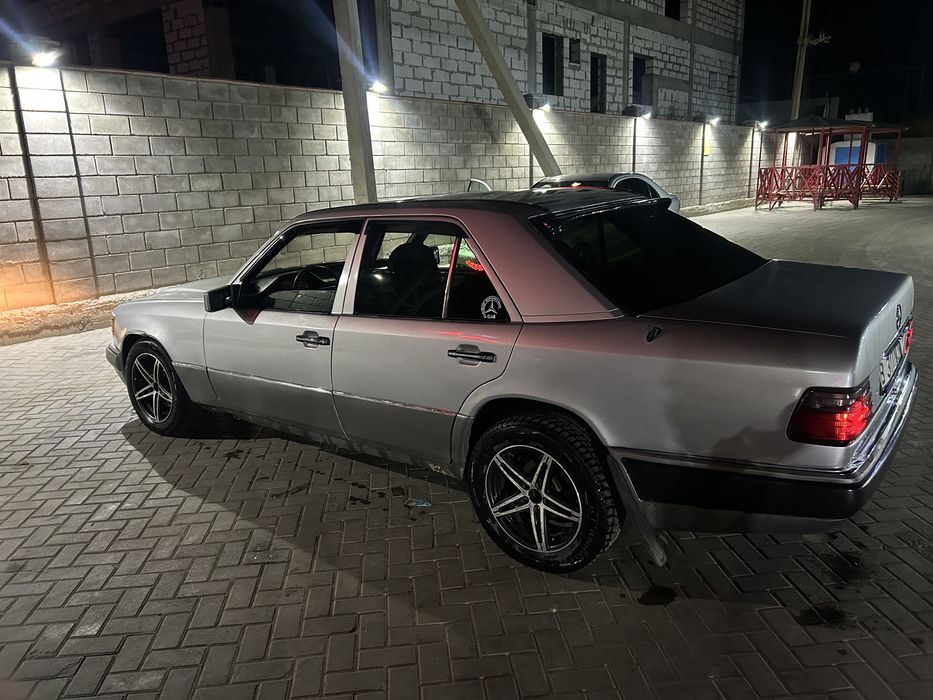 Мерс 124 автомат 2.8
