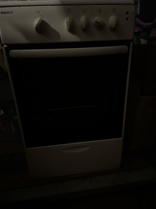 Продам эл плиту