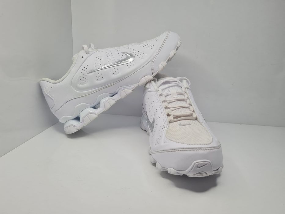 Маратонки Nike Reax 8

Чисто нови с кутия.

Размер 42 стелка 27 см.

Цена 65 евро.