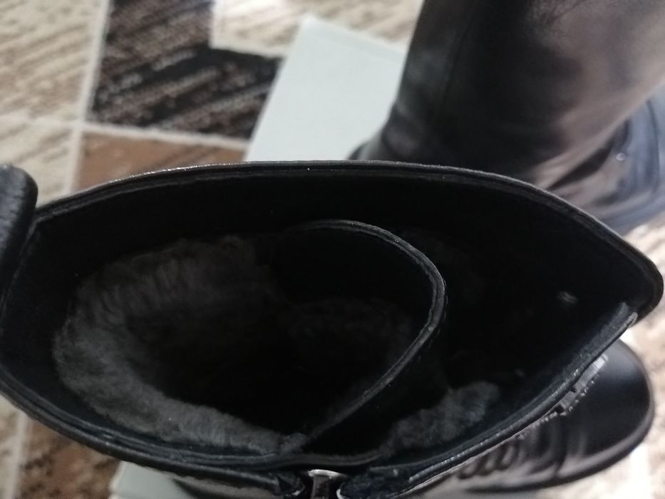 Продам ботинки зимние