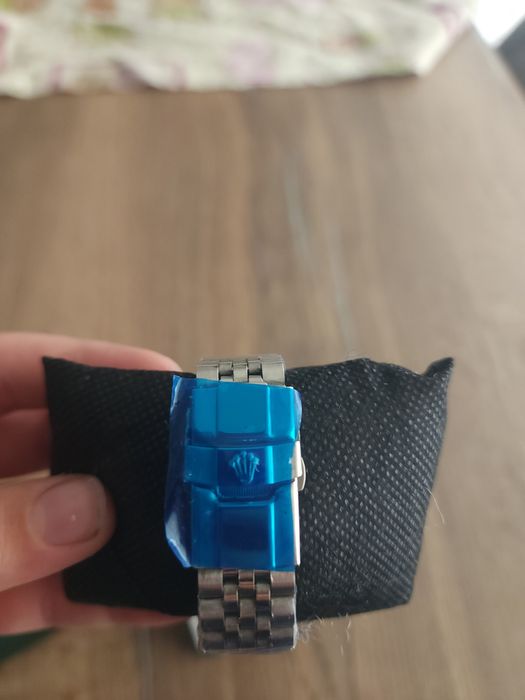 Ceas argintiu cu albastru