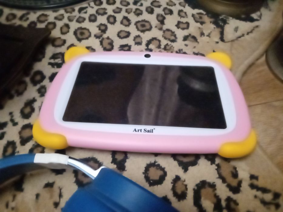 Планшет недорогой детский .