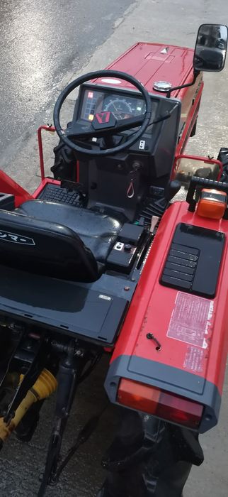 Tractor japonez yanmar f215