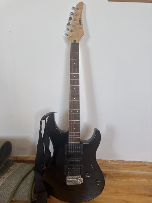 Электрическая гитара Yamaha