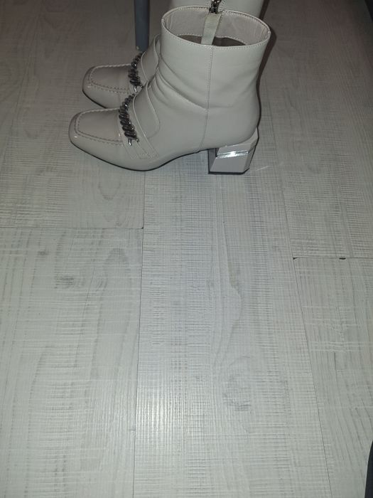 Дамски боти лак-40лв.