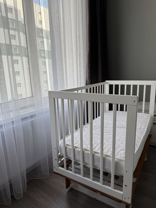 Продам детскую кровать с маятником