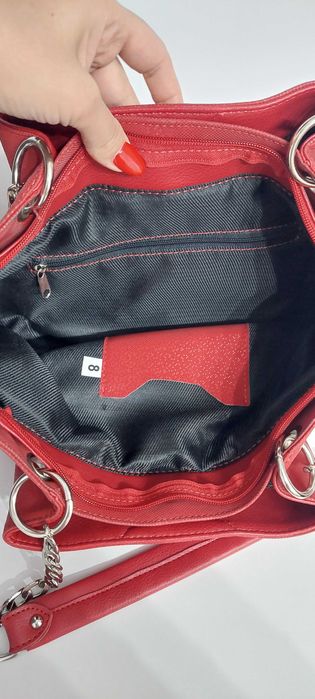 Чанта в тъмно червено