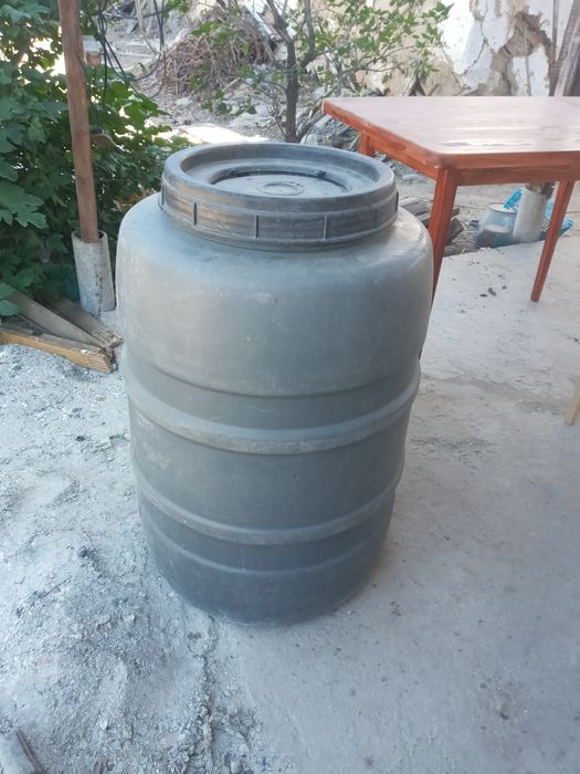 Продам пластиковую бочку