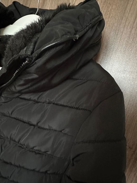 Късо, топло яке с голяма яка