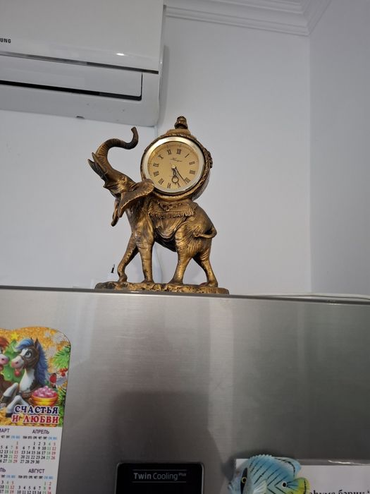 Продаётся часы настольные слон