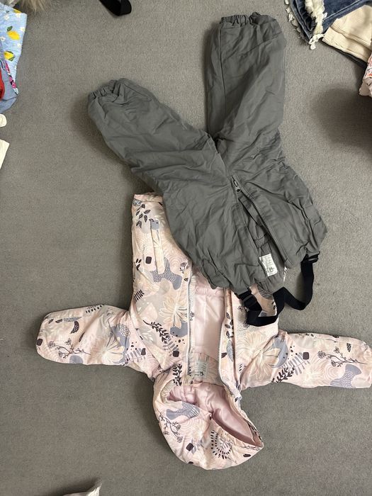 Продам Куртки( ветровки ) на девочку