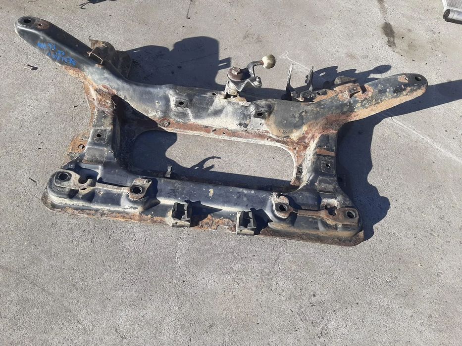 jug cadru motor  1.6 hdi citroen berlingo 2007