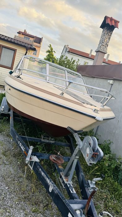 Моторна лодка Glastron