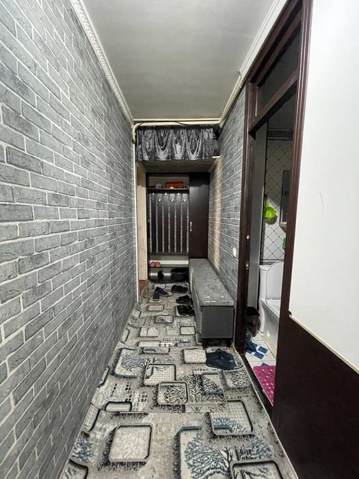 Novza metro yaqnida 1 xona bezmakler kvartira bor