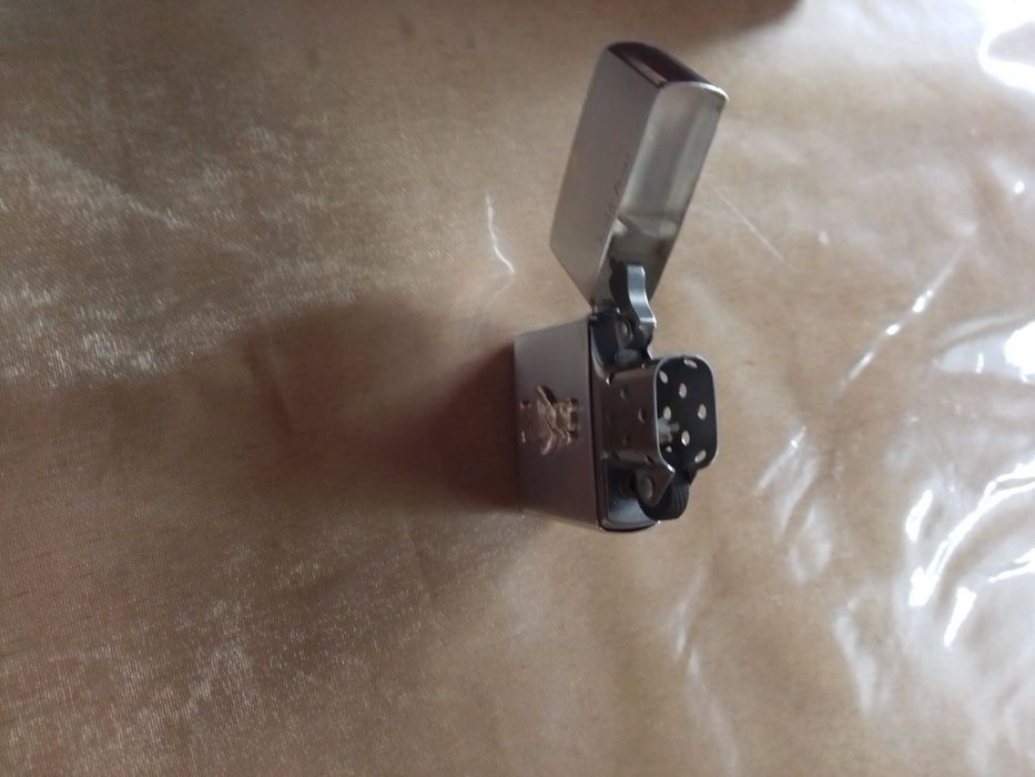 ZIPPO Zajigalka.