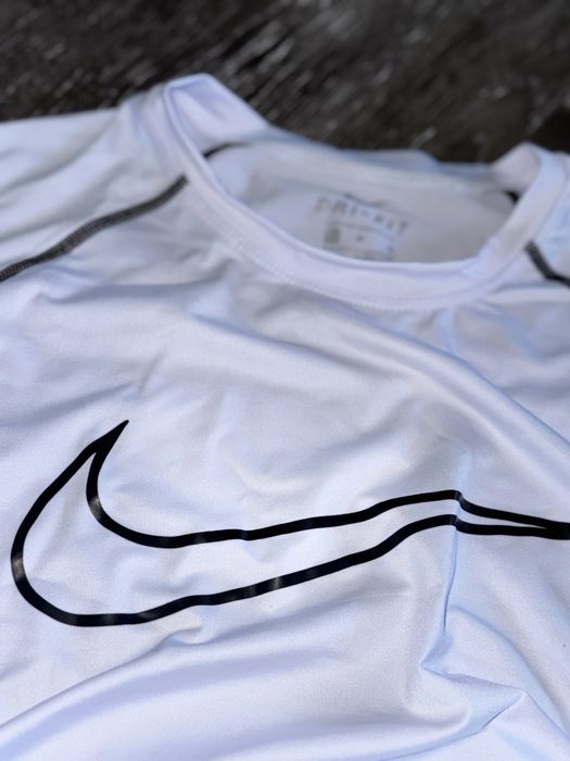 Tricou compresed nike