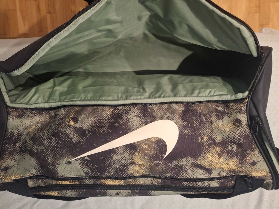 Спортен сак NIKE,чисто нов,в камуфлажен цвят