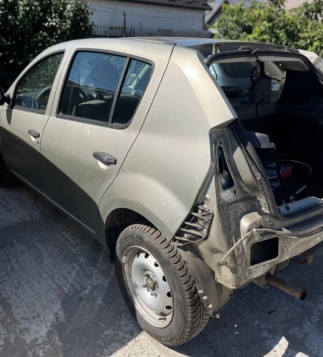 Dezmembrez Dacia Sandero 1.2 benzina