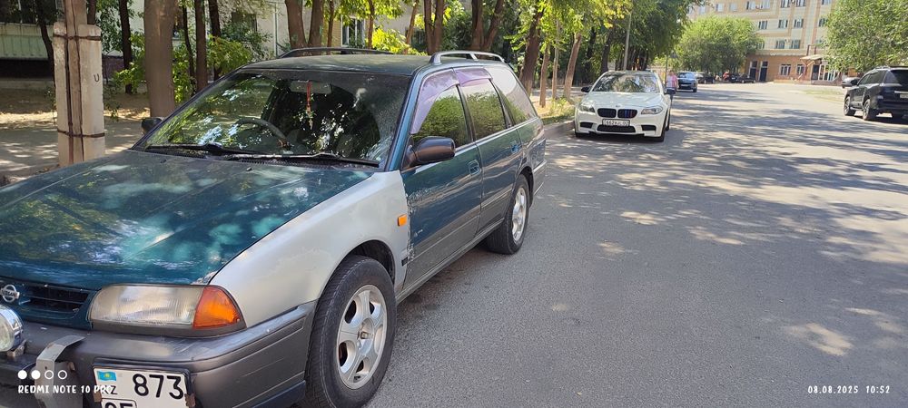 Nissan Avenir 1995