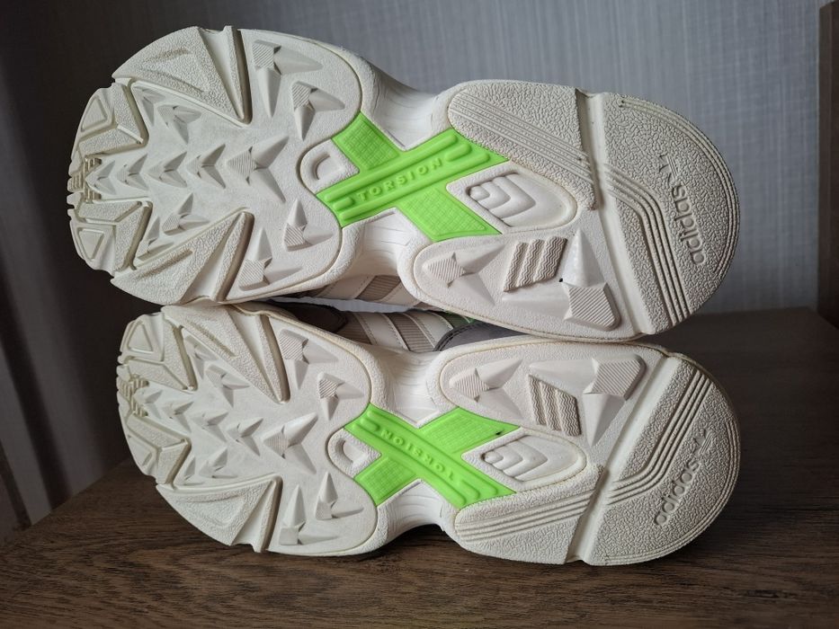 Adidas Yung - 96 маратонки 42 номер.