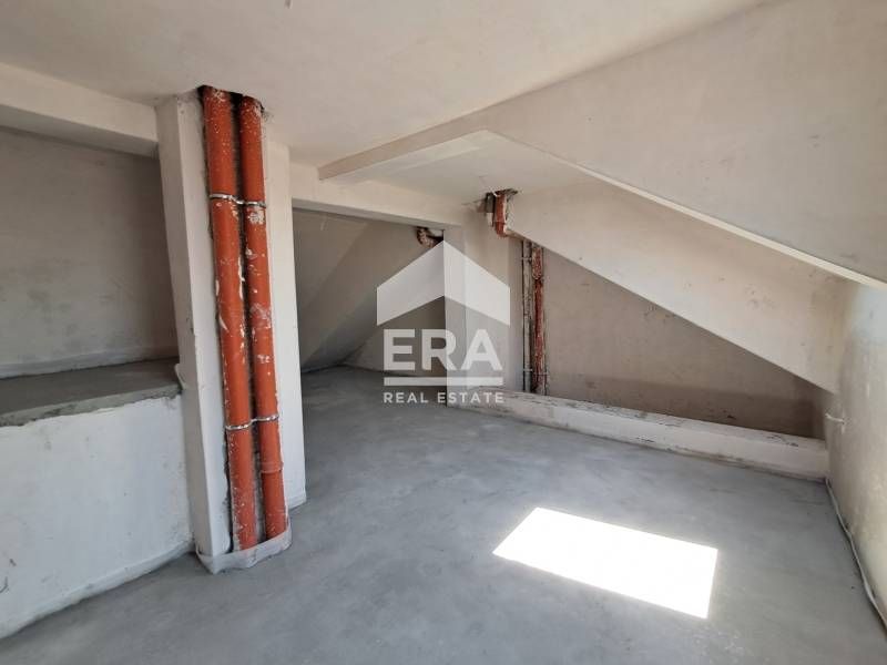 Тристаен апартамент на две нива за продажба, в новострояща се сграда с