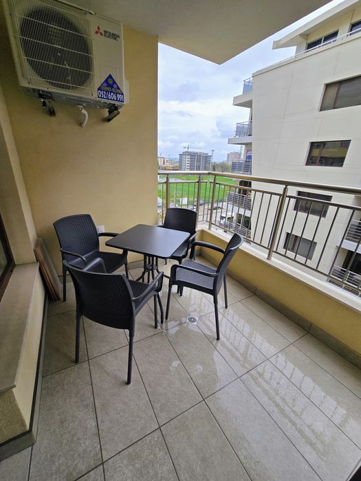 Под наем нов двустаен, Гранд мол